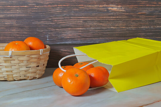 bolsa amarilla mandarinas fruta invierno
