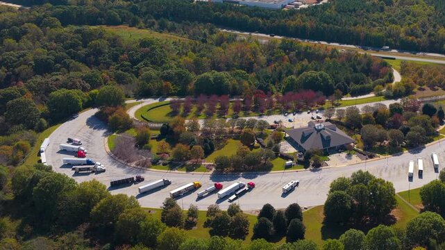 Large automobile rest stop beside American highway, giving drivers space to refuel, rest, and continue their journey.