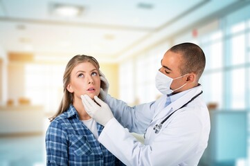 Obraz premium Doctor with patient in modern medical clinic