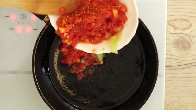 Process of cooking tomato sauce on the pan

