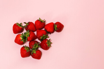 ピンクバックのイチゴ