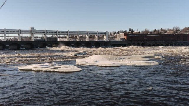 Centrale hydro-&eacute;lectrique, jour, 37 secondes, 