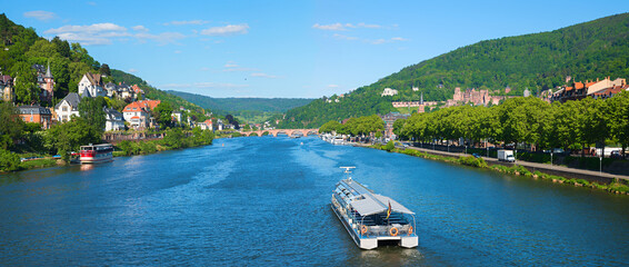 Obraz premium passenger ship at blue Neckar river, old town of Heidelberg with historic castle