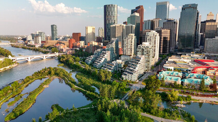 Naklejka premium Aerial sunset view of Calgary downtown skyline with dramatic sky and urban landscape