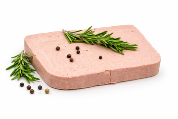Tranche de p&acirc;t&eacute; de foie de porc sur fond blanc