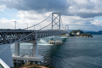 晴れた日の鳴門大橋