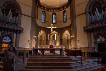 Obraz premium High altar and historic interior of the Santa Maria del Fiore cathedral in Florence, Italy