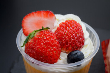 ちょっと贅沢なイチゴプリン