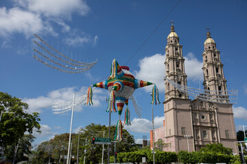Obraz premium Tree foliage frames a beautiful church in downtown Villahermosa, Tabasco, Mexico.