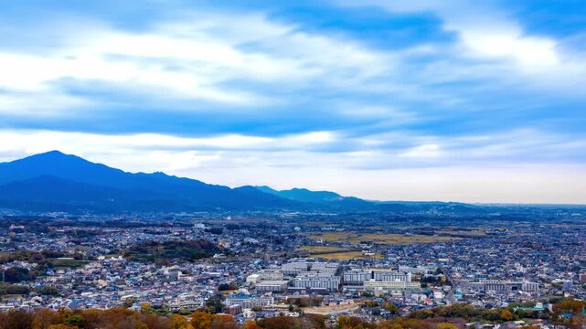 神奈川県の湘南平展望台からの雲の流れる展望風景（タイムラプス）