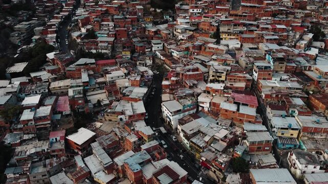 Calles de barrio en Venezuela desde la vista a&eacute;rea de un drone 