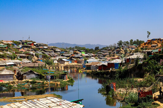 Rohingya Camp Shelters Along Pond in Cox&rsquo;s Bazar, Bangladesh