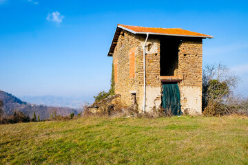 A small shelter for agricoltural tools in Castelletto d'Erro, a small village in Monferrato. This hilly area of ​​Piedmont (northern Italy), a UNESCO World Heritage site since 2014.