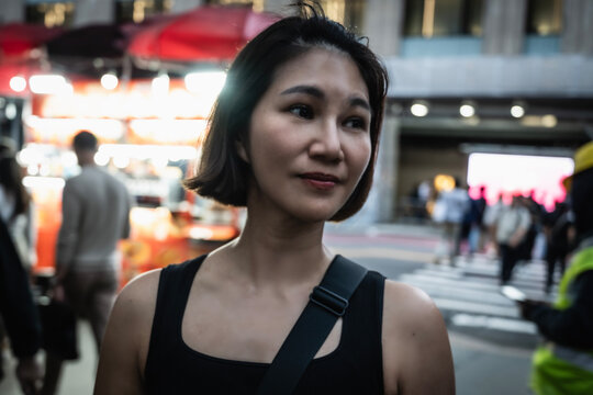 Woman exploring the streets of Manhattan