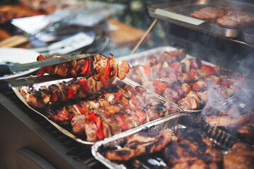 szaszłyki na grillu © Katarzyna