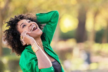 Obraz premium smiling young woman talking on her mobile phone, excited with joy