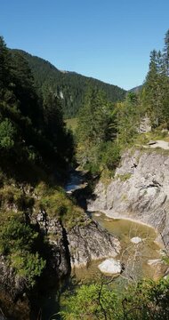 Bayerische Berge und Almen Pfanngraben in der Valepp s&uuml;d&shy;lich des Spitzing&shy;sees. Zerkl&uuml;ftete Schlucht mit zauberhaften Gumpen

