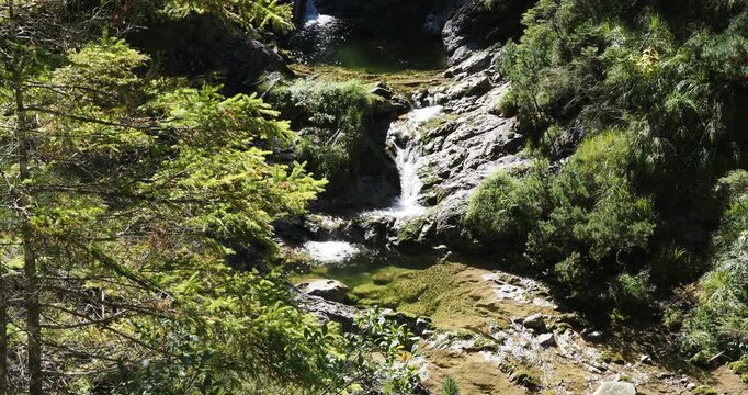Pfanngrabenschlucht mit zauberhaften Gumpen und ihren Wasserf&auml;llen in der Valepp s&uuml;d&shy;lich des Spitzing&shy;sees
