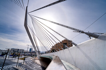 Obraz premium Abstract Structure of Chords Bridge in Israel. Modern footbridge for people in Jerusalem.