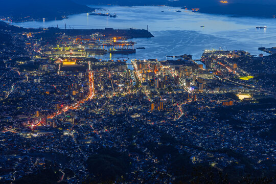 日本　広島県呉市栃原町にある灰ヶ峰の展望台から望む呉の市街地の夜景と瀬戸内海