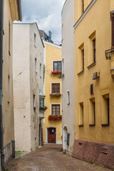 Fototapeta premium Narrow Cobblestone Street in the Medieval Old Town of Hall in Tirol, Austria