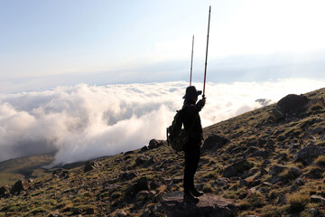 Obraz premium The clouds are gathering towards the summit.