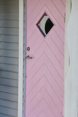 Rosafarbene Holzt&uuml;r