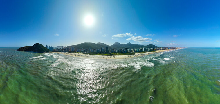 Caiob&aacute;, Matinhos - Paran&aacute;. Foto panor&acirc;mica da praia de Matinhos
