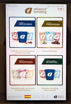 Pantalla t&aacute;ctil de m&aacute;quina expendedora de caf&eacute; en el Hospital de Getafe (Espa&ntilde;a), 20 de enero de 2026	