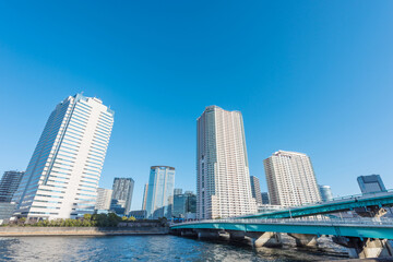 Naklejka premium 東京のベイエリアに建つ高層マンション群