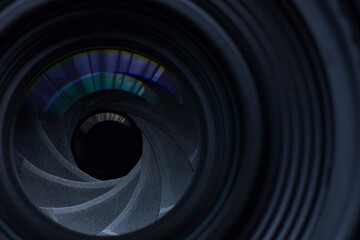 Close-up of Camera Lens Aperture Blades and Optical Glass,A detailed, high-angle macro shot focusing on the intricate iris diaphragm blades and the multi-coated glass elements of a professional camera