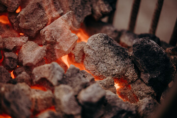 Węgiel rozżarzony do czerwoności