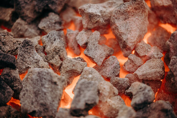 Palący się węgiel