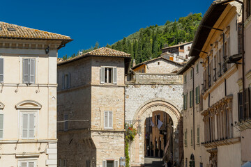 Mediaeval archway in Piazzo Santa Chiara, Assisi, Umbria