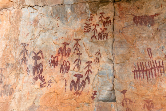 Prehistoric cave art from the Neolithic to the Bronze Age in the La Batanera cave