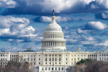 Fototapeta premium US Capitol Landmark Architecture Viewed From National Mall On Cloudy Day