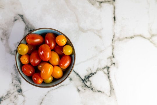 Various cherry tomatoes in bowl