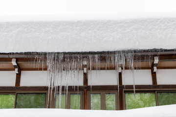 垂れ下がったツララ