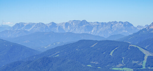 Fototapeta premium Breathtaking Alpine Scenery near Planai above Schladming, Austrian Alps – Clear Blue Sky View