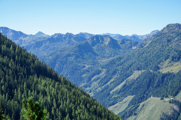 Obraz premium Dreamlike Mountain Landscape at Planai and Schladming, Austria – Scenic Alpine Panorama on a Sunny Day