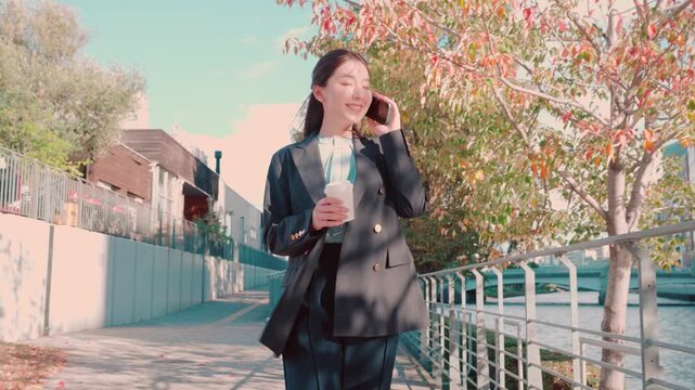 電話をする女性