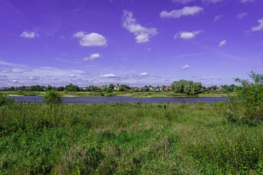 Die Schleuse Parey ist ein echtes Nadel&ouml;hr der Geschichte. Sie verbindet den Elbe-Havel-Kanal mit der Elbe. Ohne diese Verbindung w&auml;re die Binnenschifffahrt in der Region kaum denkbar. Aber heute, abs