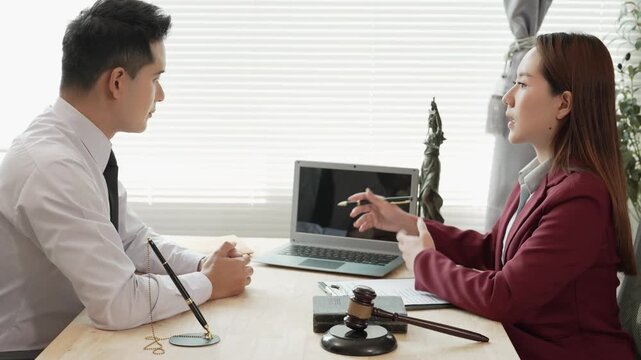 The concept of law and justice: The lawyer provides legal advice to young female lawyers, discusses legal documents, and offers guidance on important cases.