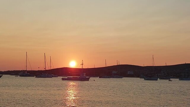 Coucher du soleil &agrave; Parikia - &Icirc;le de Paros - Les Cyclades - Gr&egrave;ce 