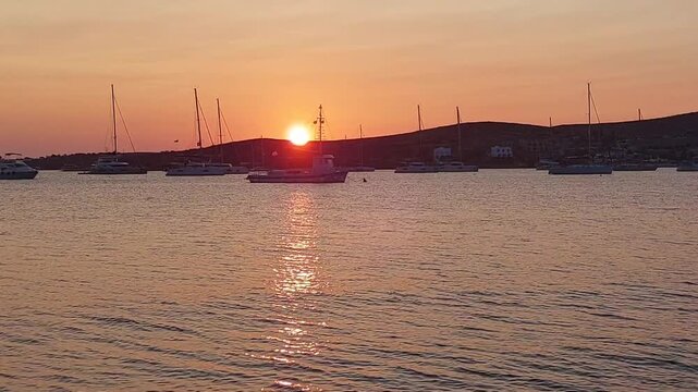 Coucher du soleil &agrave; Parikia - &Icirc;le de Paros - Les Cyclades - Gr&egrave;ce 