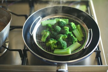 ブロッコリーが蒸しあがったところ