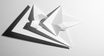 Obraz premium Stunning origami star made from white paper on gray background