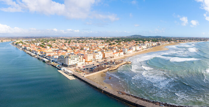 Panoram de la plage du grau d'Agde dans l'h&eacute;rault en r&eacute;gion Occitanie (france)


