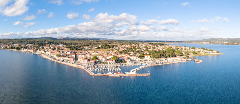 Panorama de Bouzigues dans le d&eacute;partement de l'H&eacute;rault en r&eacute;gion Occitanie au mois de janvier 2026.	