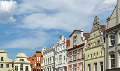 Obraz premium Ornamental Gabled Houses in the Historic Old Town of Wismar Germany UNESCO World Heritage Site Featuring Traditional Hanseatic Architecture